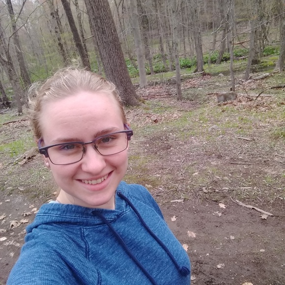 Meet your Posher, Leah - Picture 2 of 3